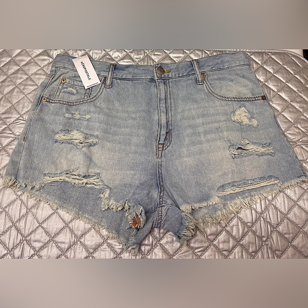 NWT Aeropostale Vintage High Rise Light Destroy Shorty 2.5” inseam